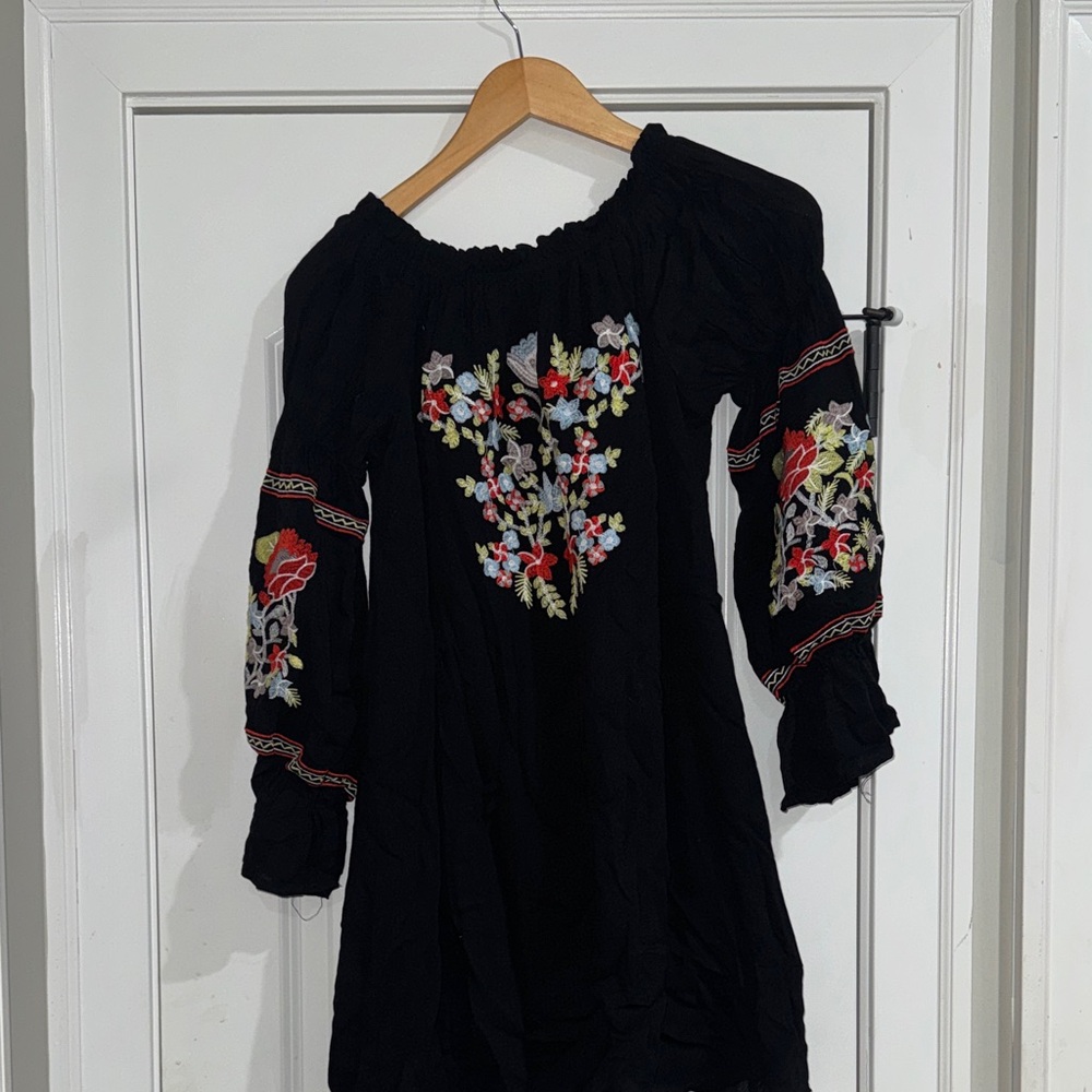 Chic Black Floral Embroidered Dress